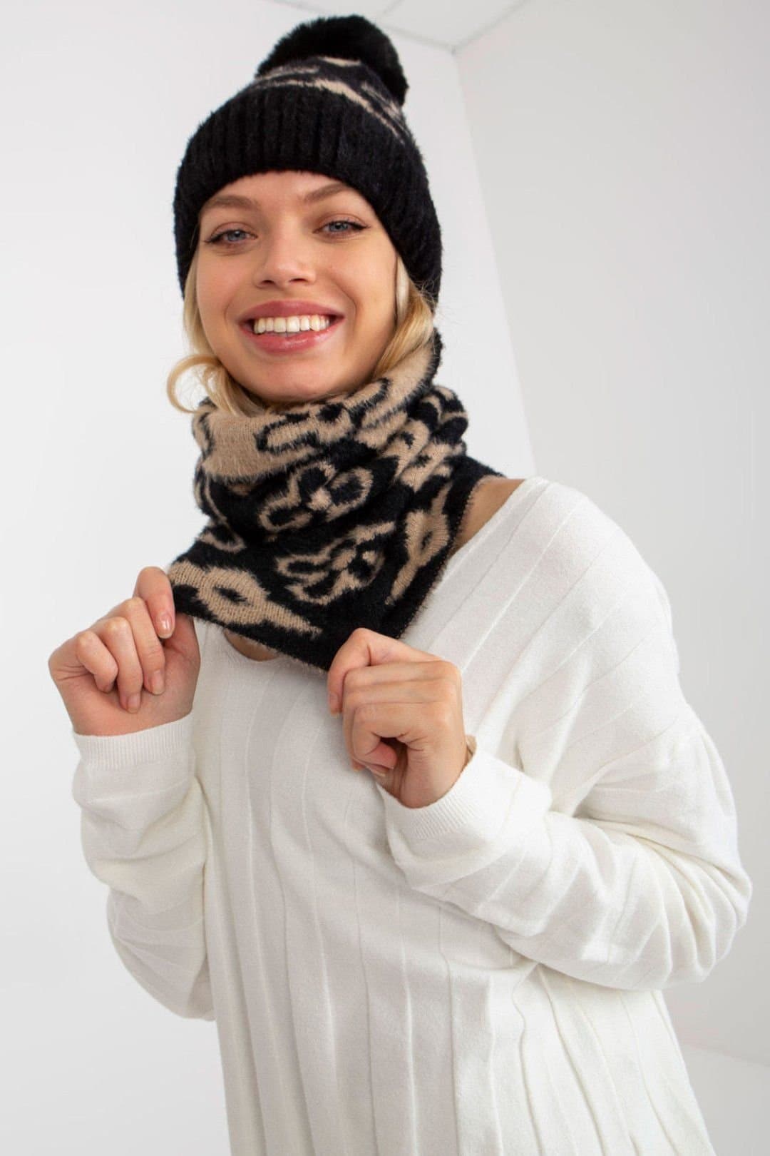 Love Lace Love Lace Women's Warm Infinity Scarf Chimney with Pattern & Matching Cap Set in Black