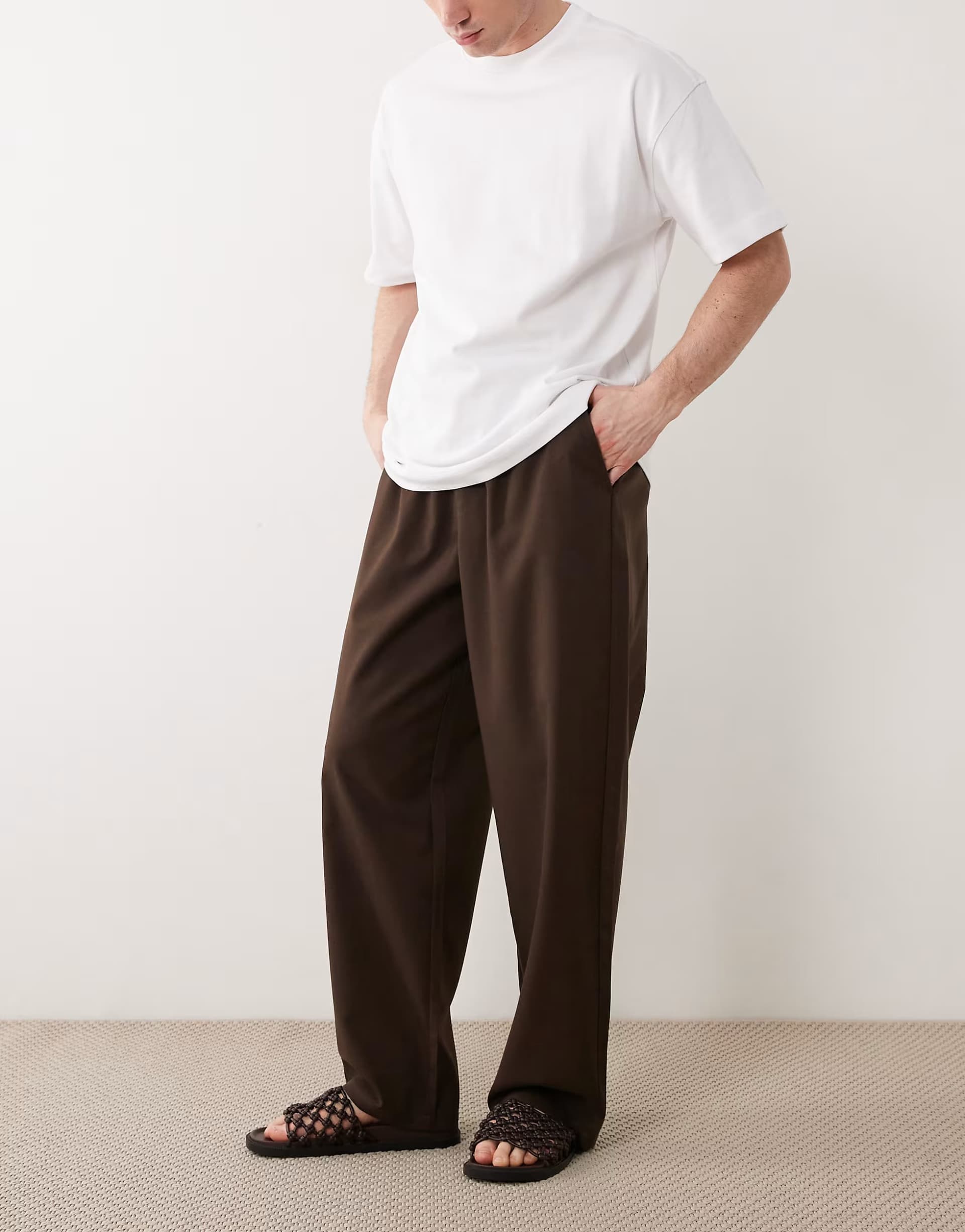 ASOS ASOS DESIGN loose straight elasticated trouser with pleat in brown herringbone
