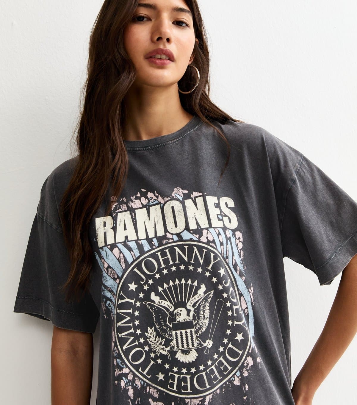 New Look Women's Dark Grey Distressed Effect Ramones Print Oversized T-Shirt New Look