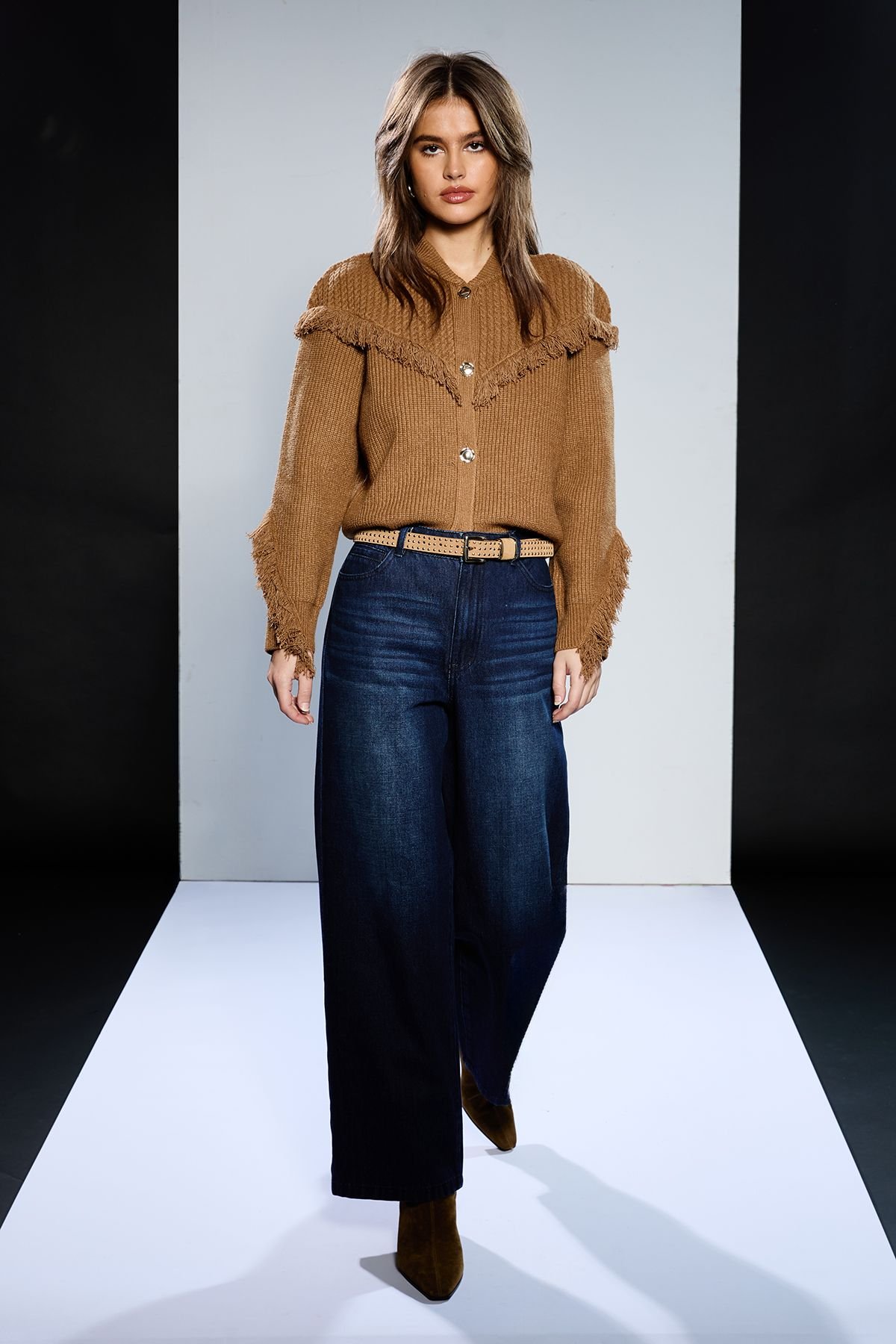 RUNWAY 1.8.1.8 RUNWAY 1.8.1.8 Women's . Cable Cardi With Tassel in Camel - 4