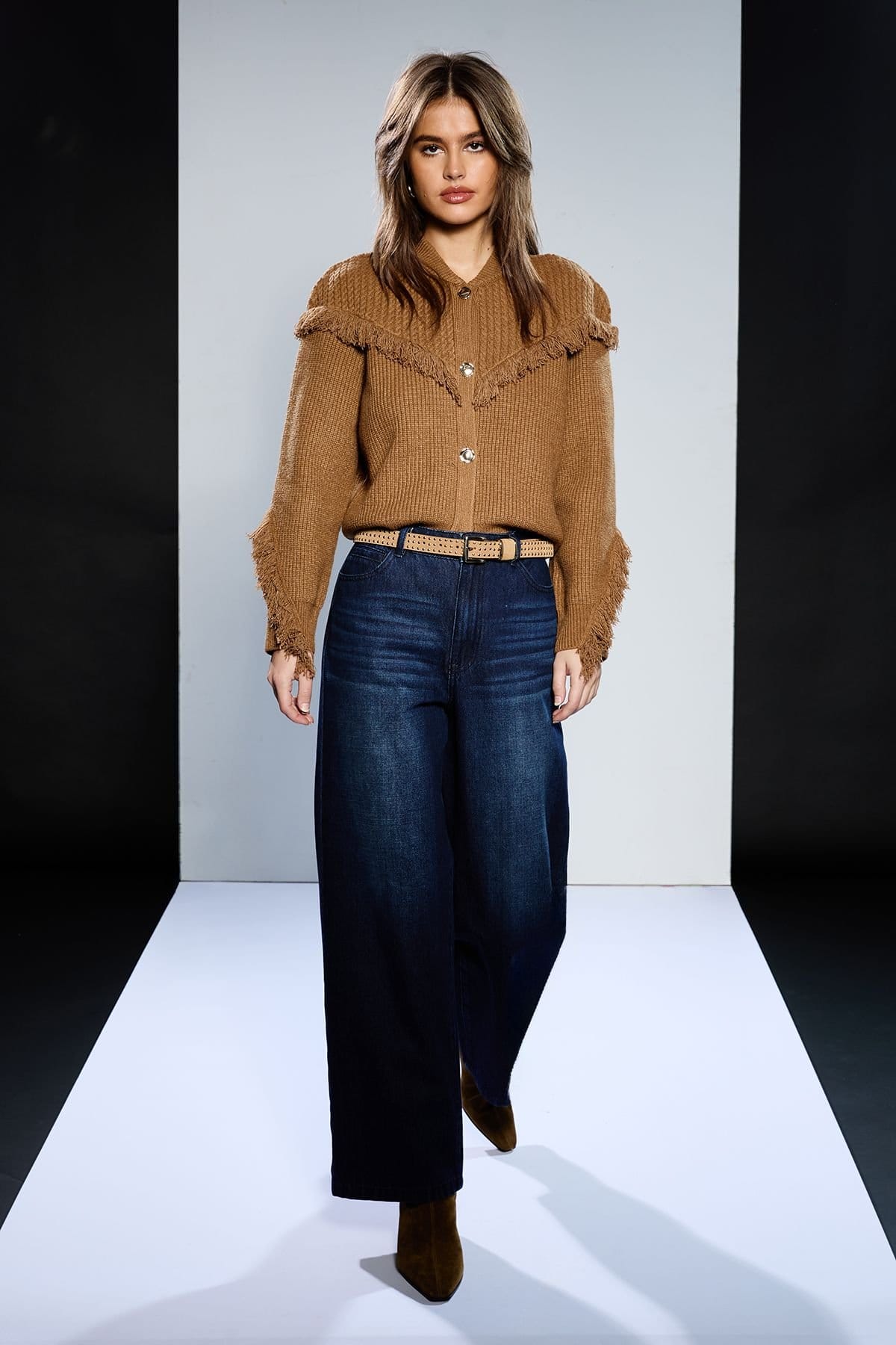 RUNWAY 1.8.1.8 RUNWAY 1.8.1.8 Women's . Cable Cardi With Tassel in Camel - 4