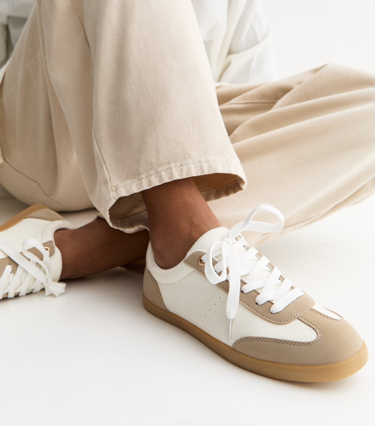 New Look Women's White Faux Leather Lace Up Trainers New Look - 2