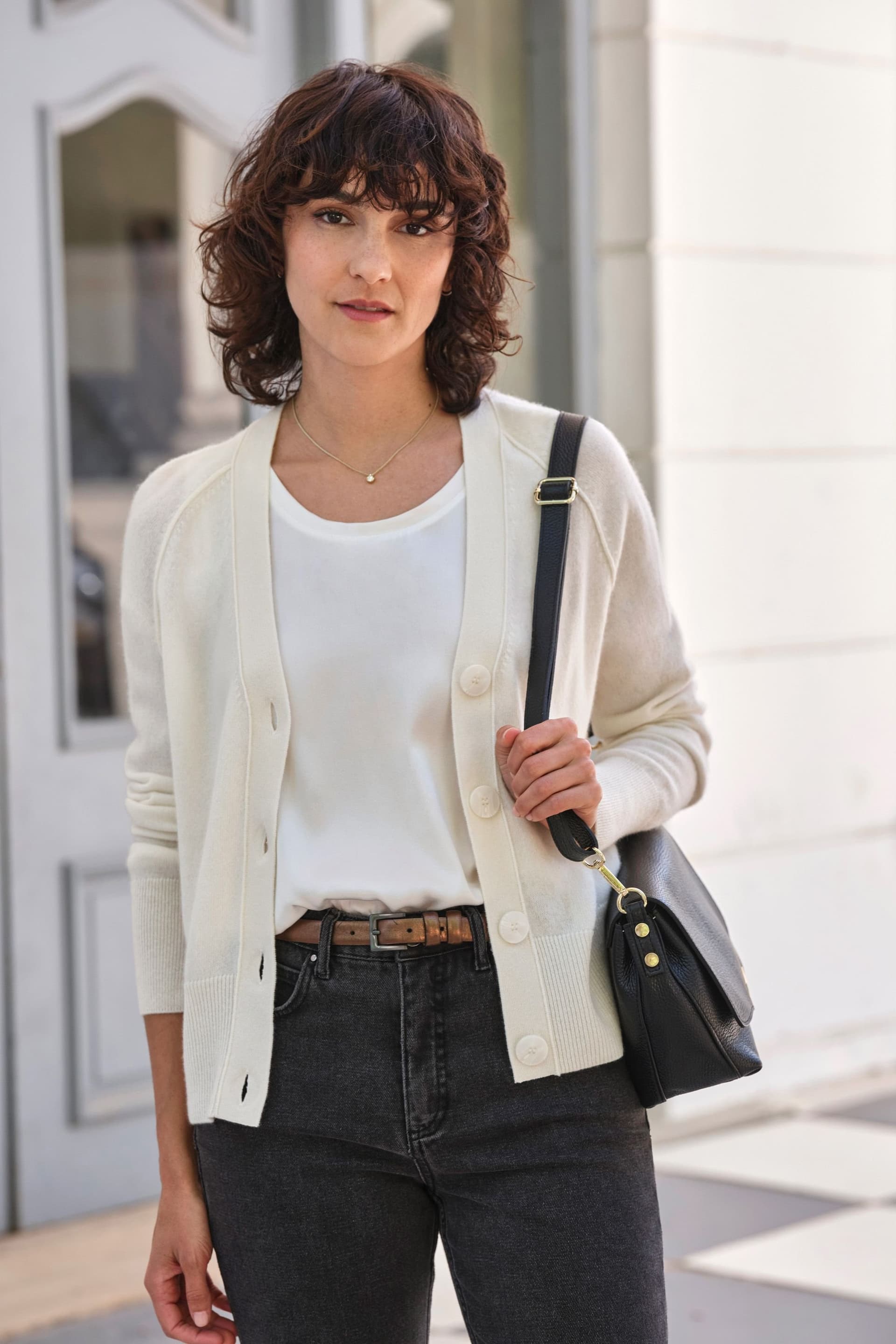 Pure Collection Pure Collection Women's Relaxed Cashmere V Neck Cardigan in White