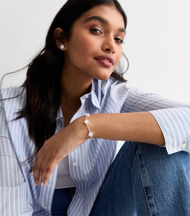 New Look White Flower Fine Chain Bracelet New Look - 2