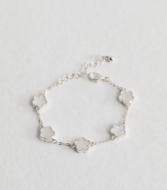 New Look White Flower Fine Chain Bracelet New Look - 3