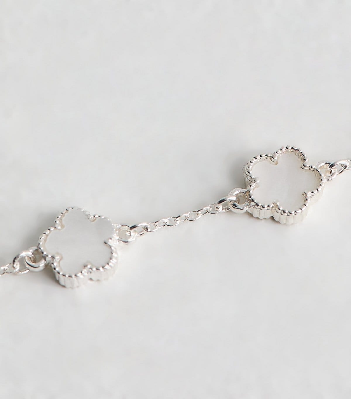 New Look White Flower Fine Chain Bracelet New Look - 4