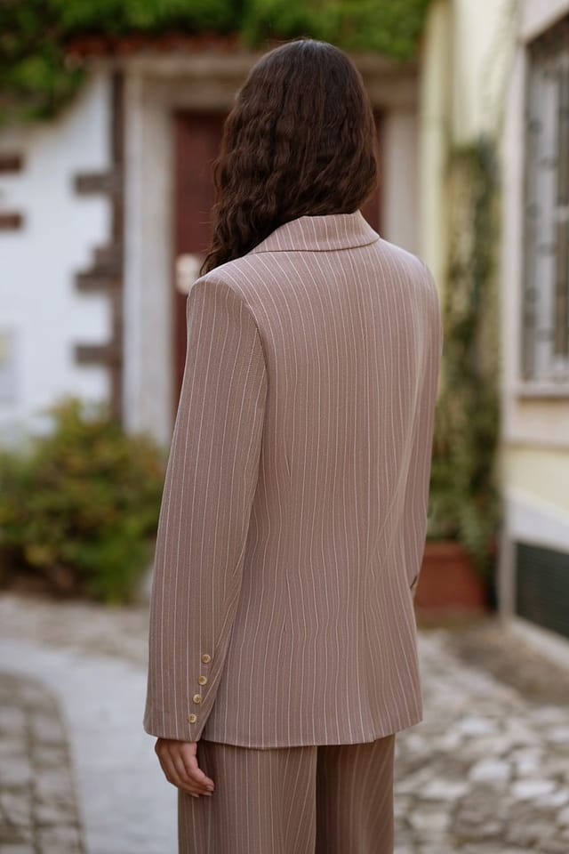 Yumi Yumi Women's Brown Pinstripe Blazer - 3