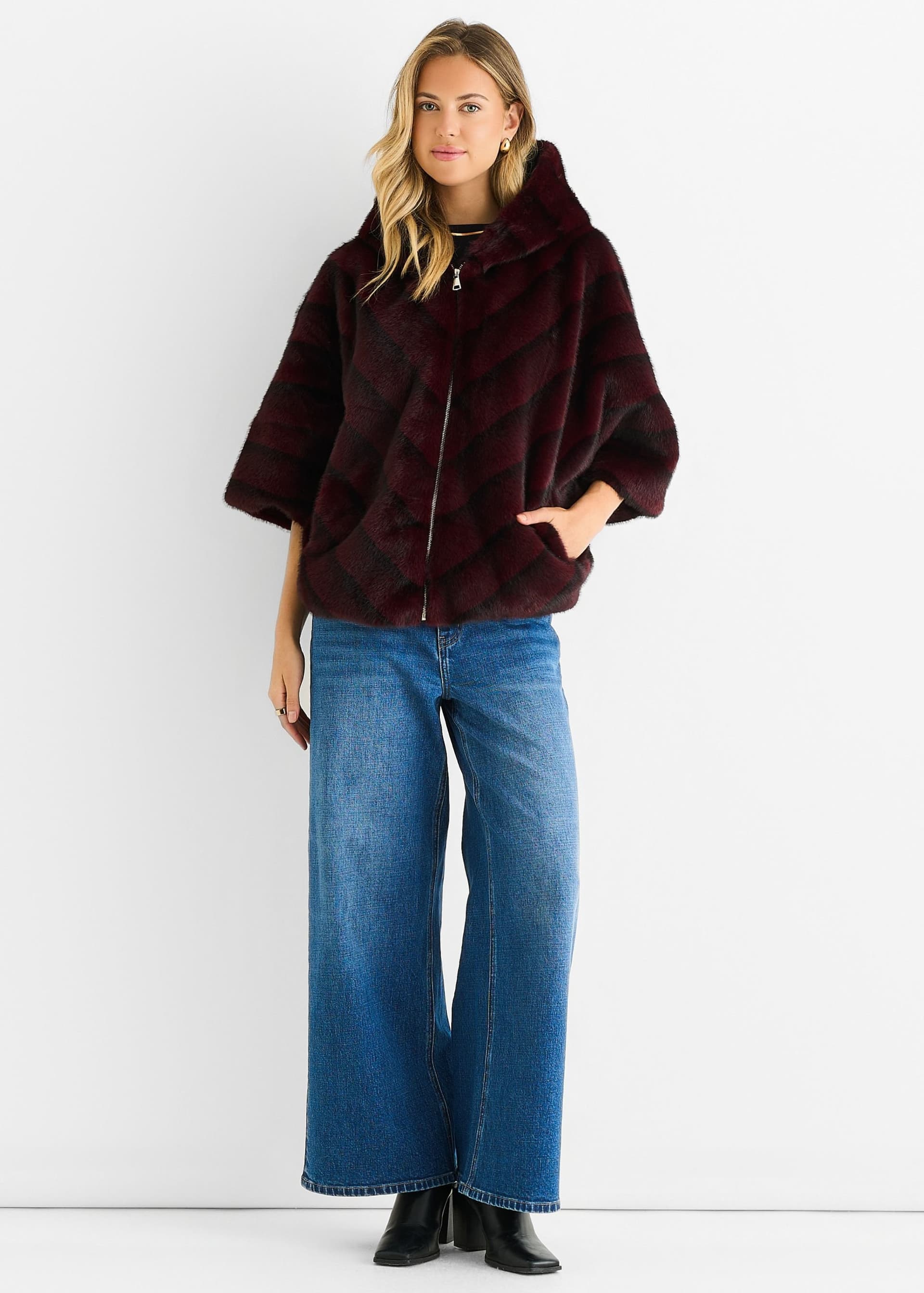 Gini London Gini London Women's Burgundy Hooded Chevron Faux Fur Cape Jacket