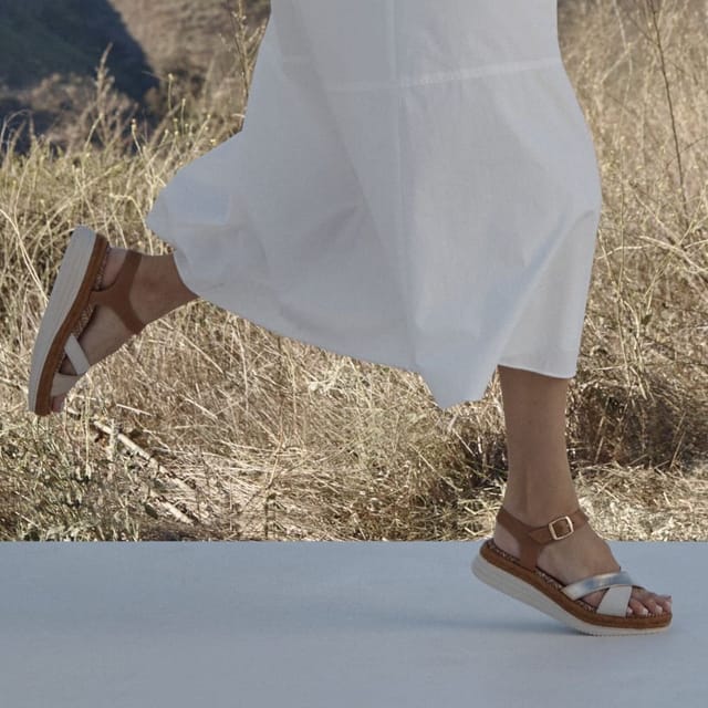 Vionic Vionic Women's Mar Sandals in Gold - 2