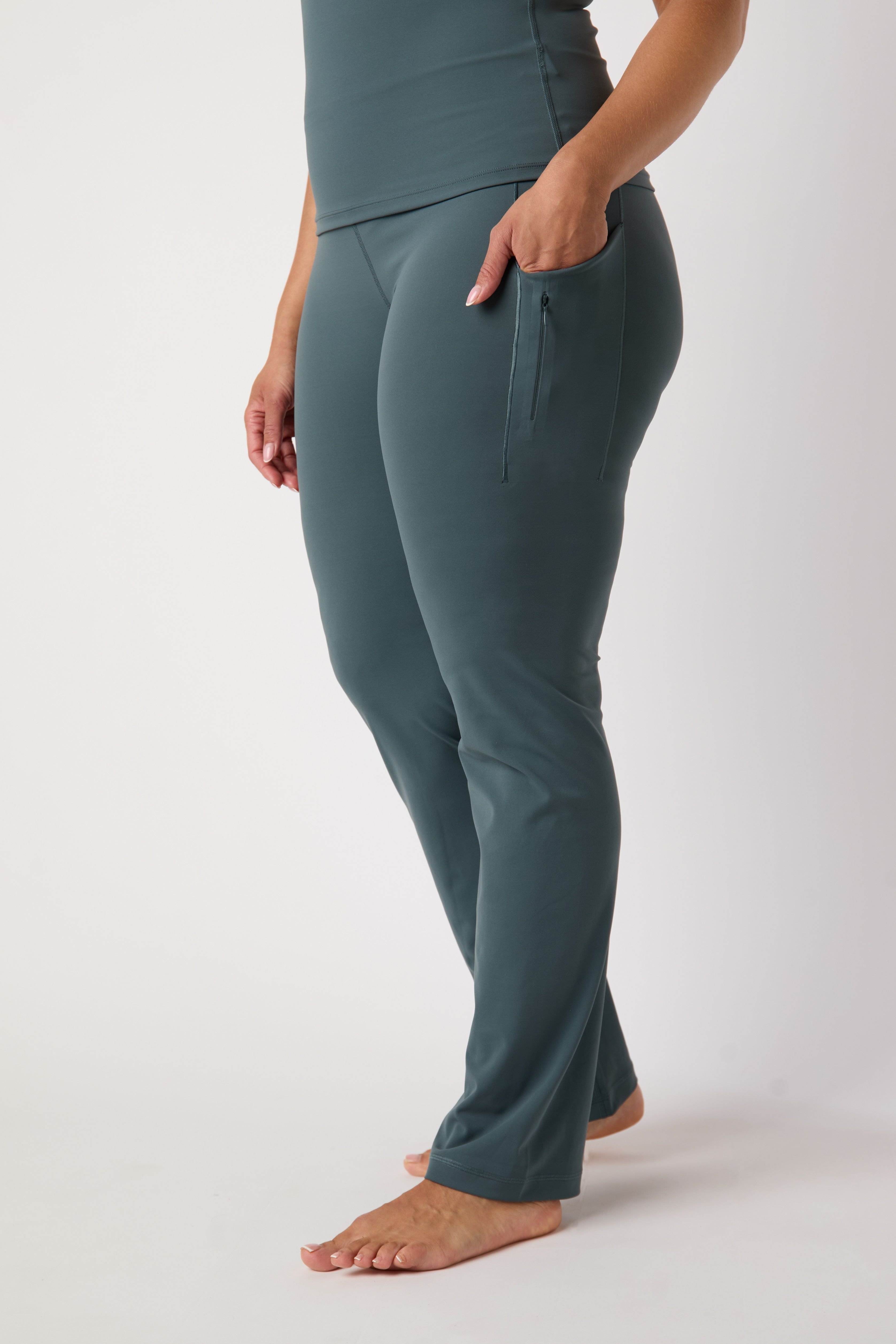 Asquith London Asquith London Women's The Feel Good Live fast pant in Stone - 3