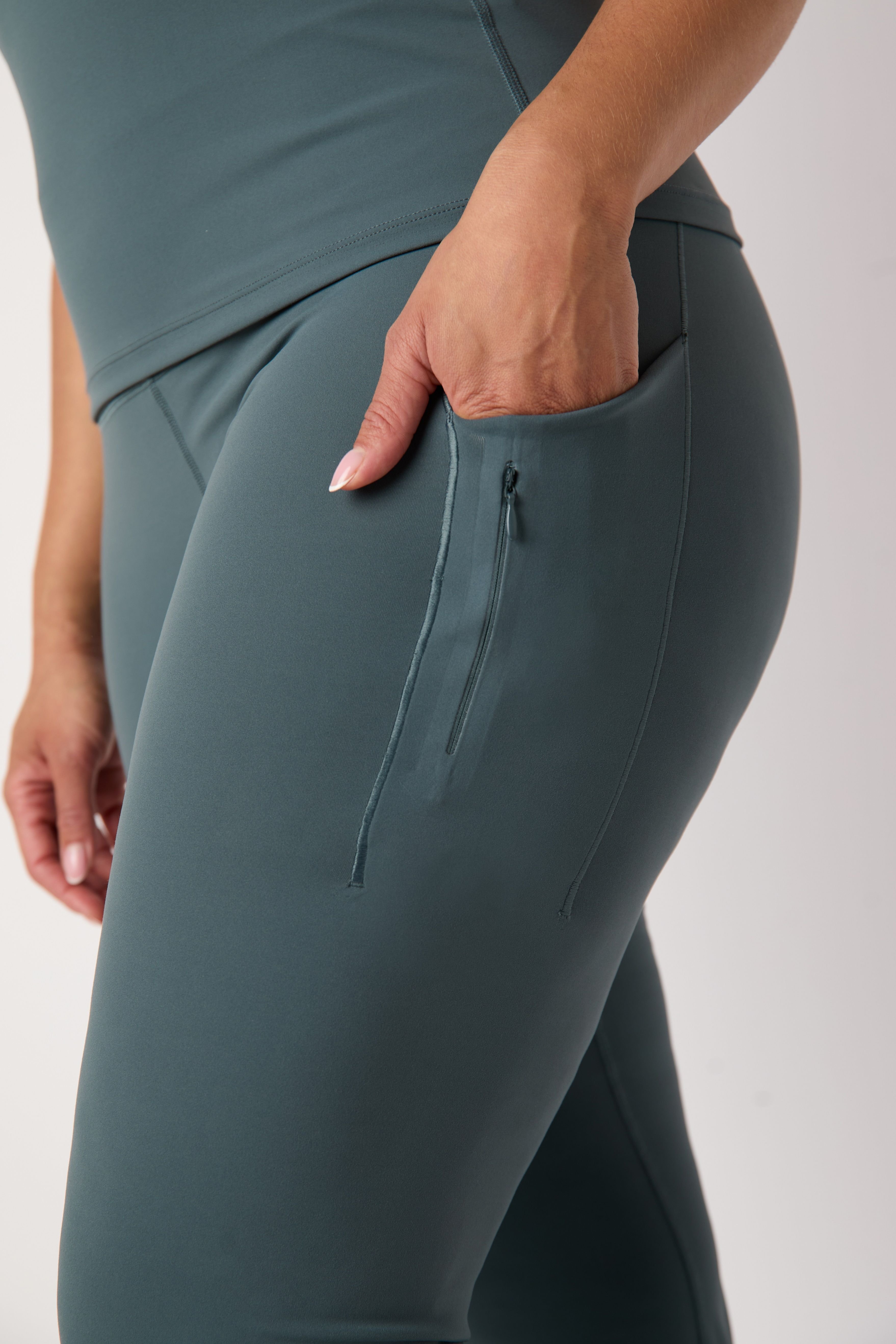 Asquith London Asquith London Women's The Feel Good Live fast pant in Stone - 4