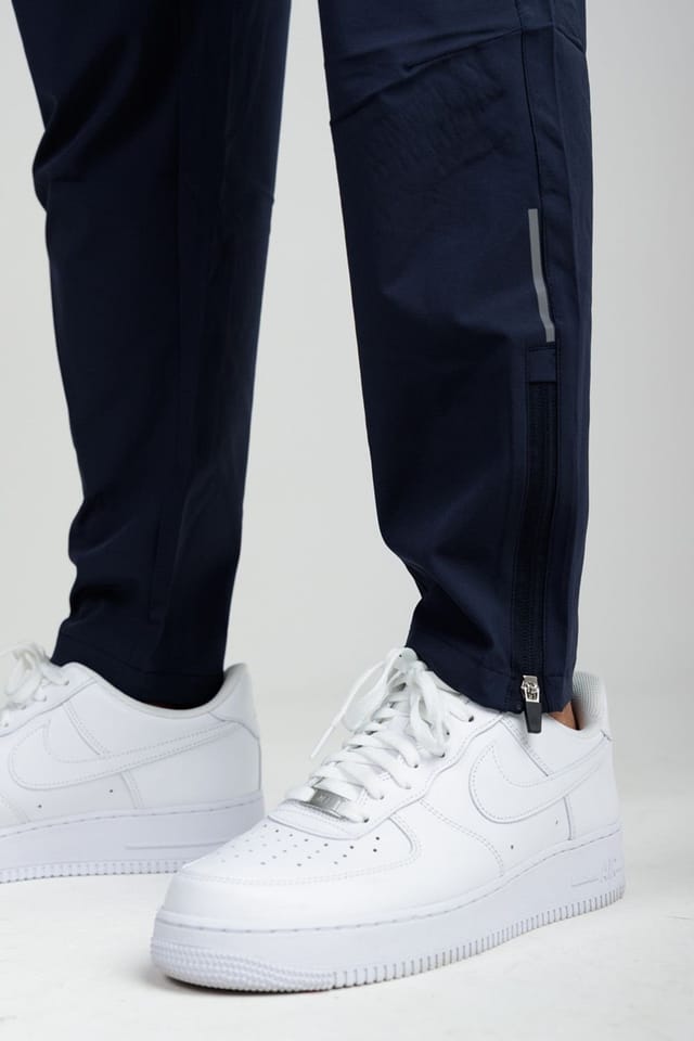 Foray Foray Men's Regular Fit Lightweight Technical Stretch Joggers in Navy - 3