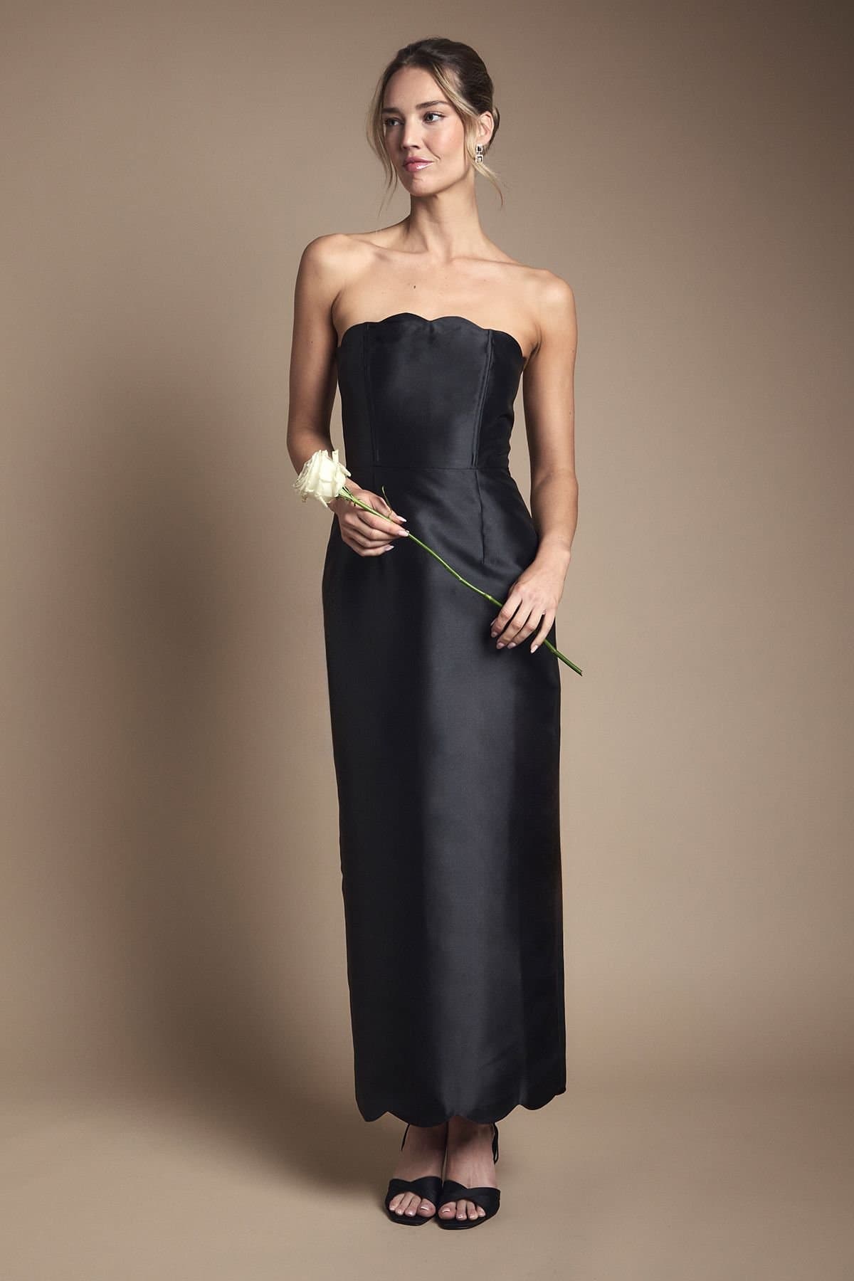 Coast Coast Women's Scallop Detail Twill Column Bridesmaid Dress in Black