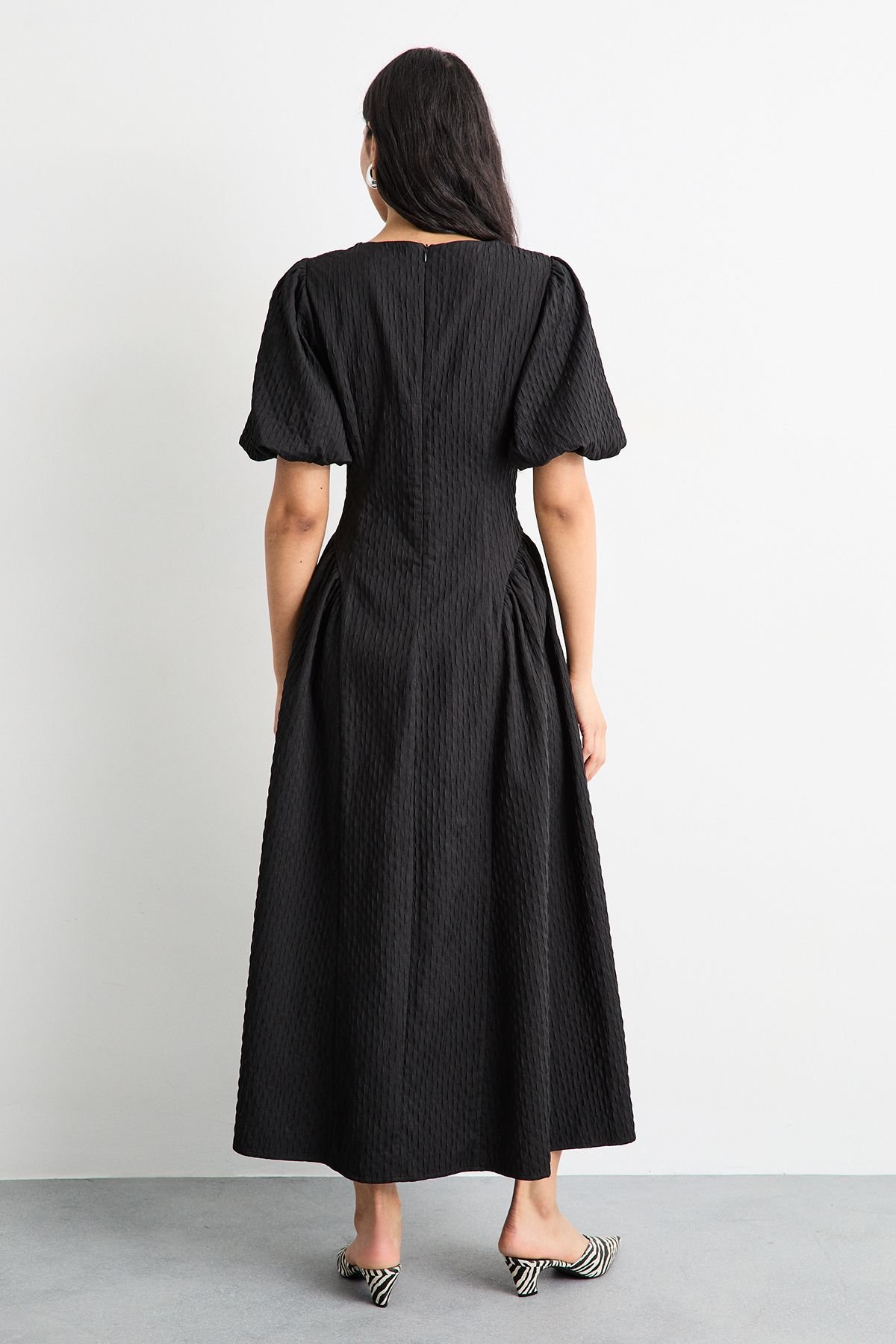 Warehouse Warehouse Women's Textured Godet Side Puff Sleeve Midi Dress in Black - 3