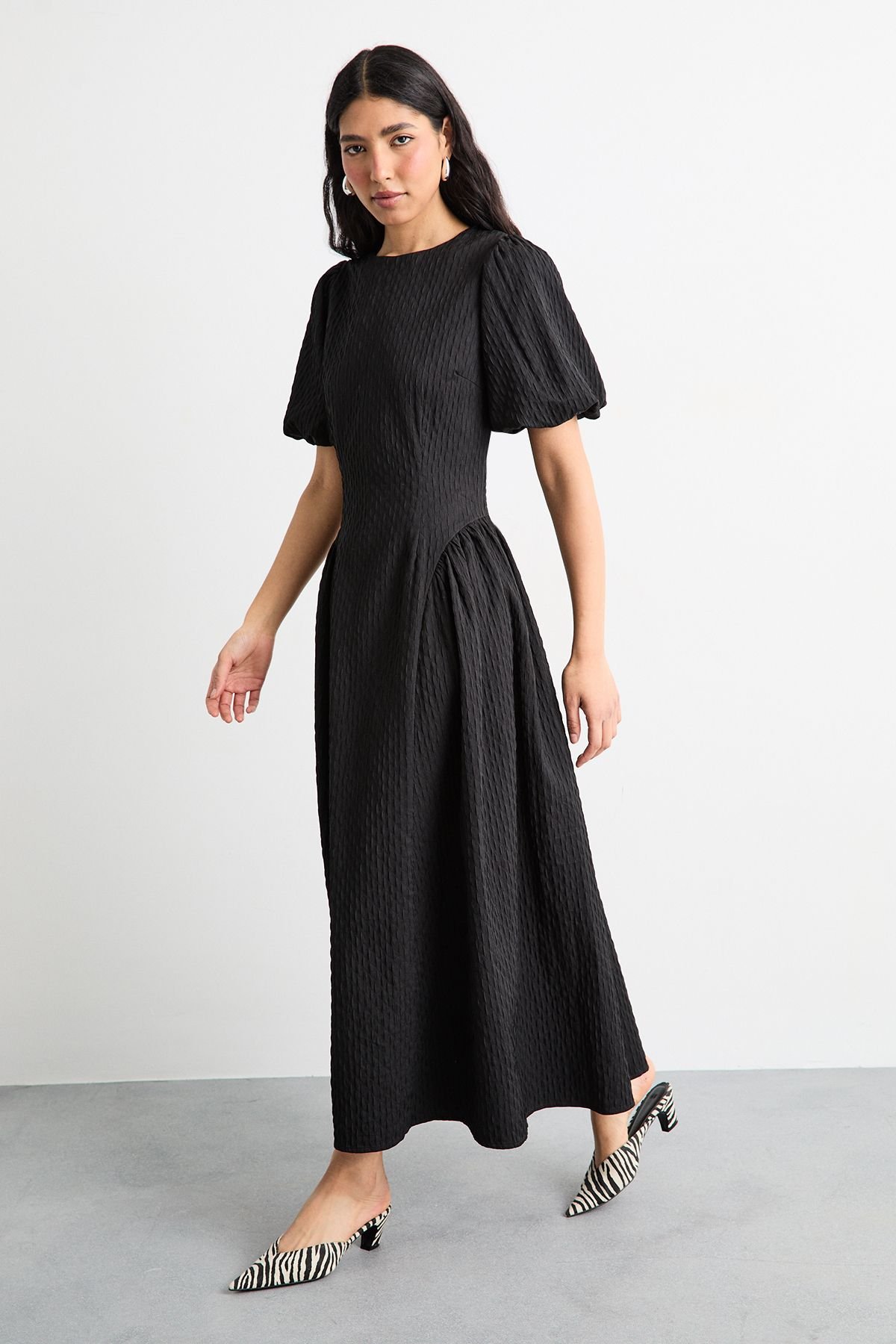 Warehouse Warehouse Women's Textured Godet Side Puff Sleeve Midi Dress in Black - 4