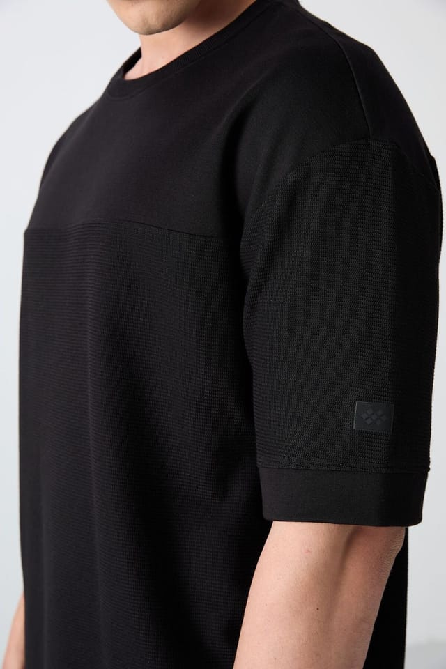 Tommy Life Tommy Life Men's Oversized Cotton-Blend Crew Neck T-Shirt in Black - 3