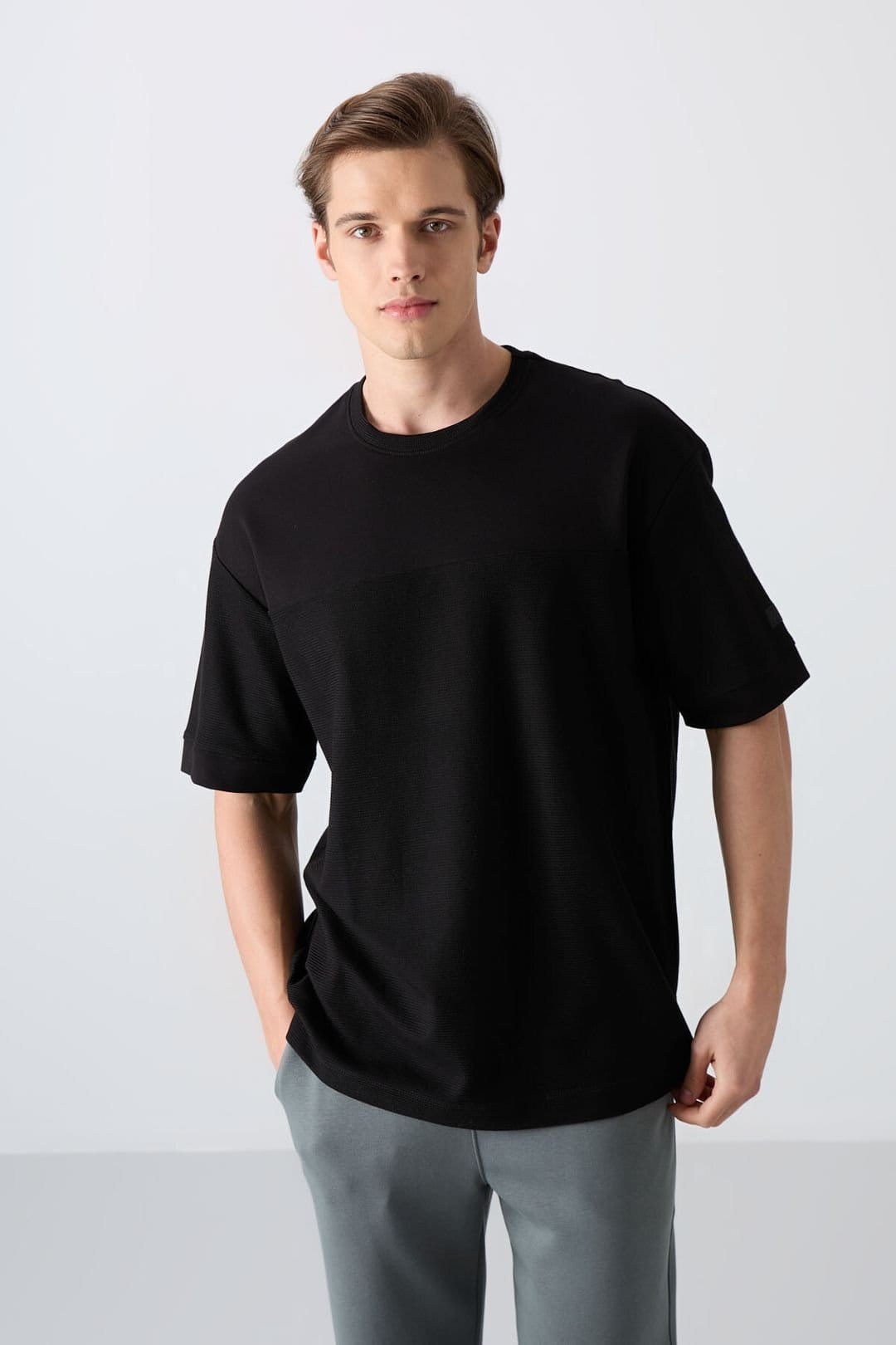 Tommy Life Tommy Life Men's Oversized Cotton-Blend Crew Neck T-Shirt in Black - 4