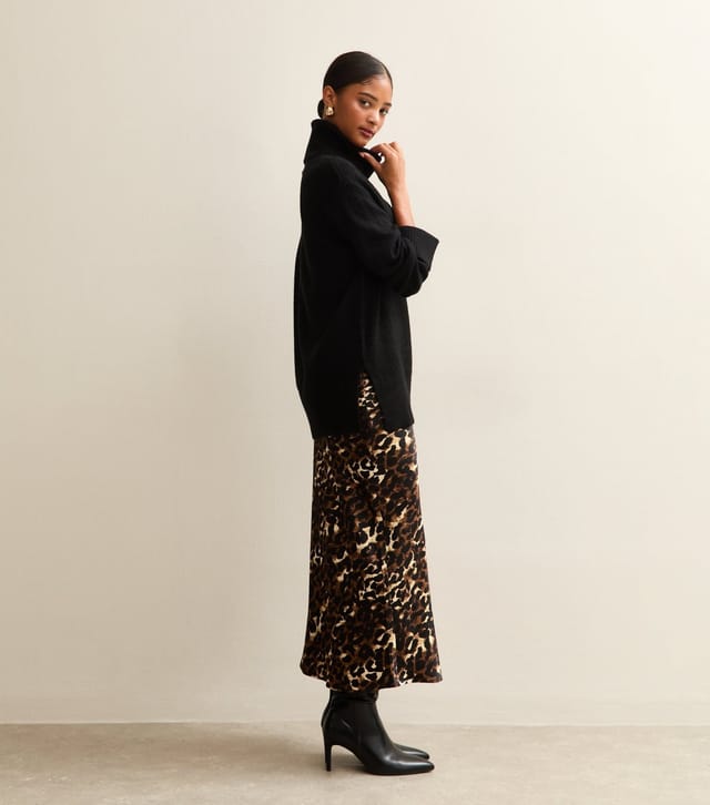 New Look Women's Brown Leopard Print Satin Midi Skirt New Look - 2