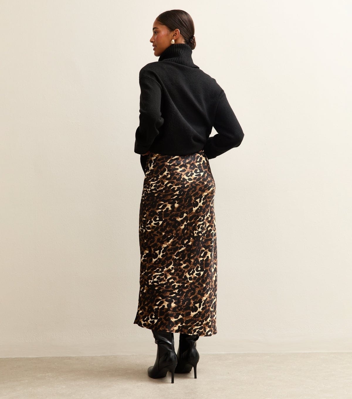 New Look Women's Brown Leopard Print Satin Midi Skirt New Look - 4