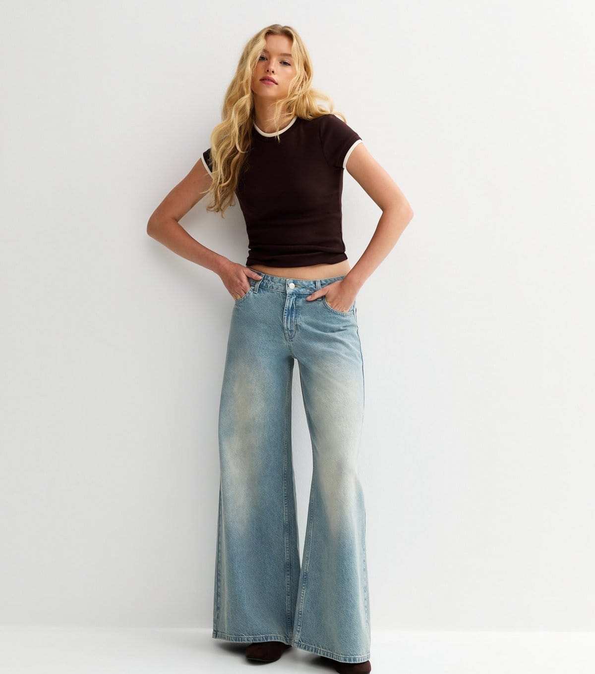 New Look Women's Light Blue Wash Low Rise Super Wide Jeans New Look - 4