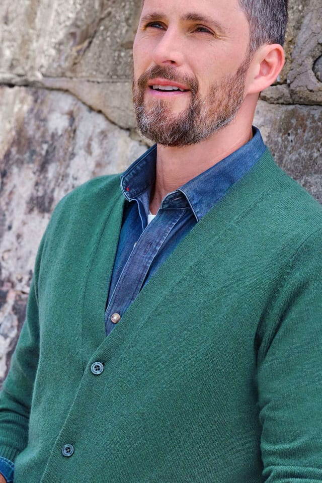 WoolOvers WoolOvers Men's Cashmere & Merino V Neck Cardigan in Mint - 2