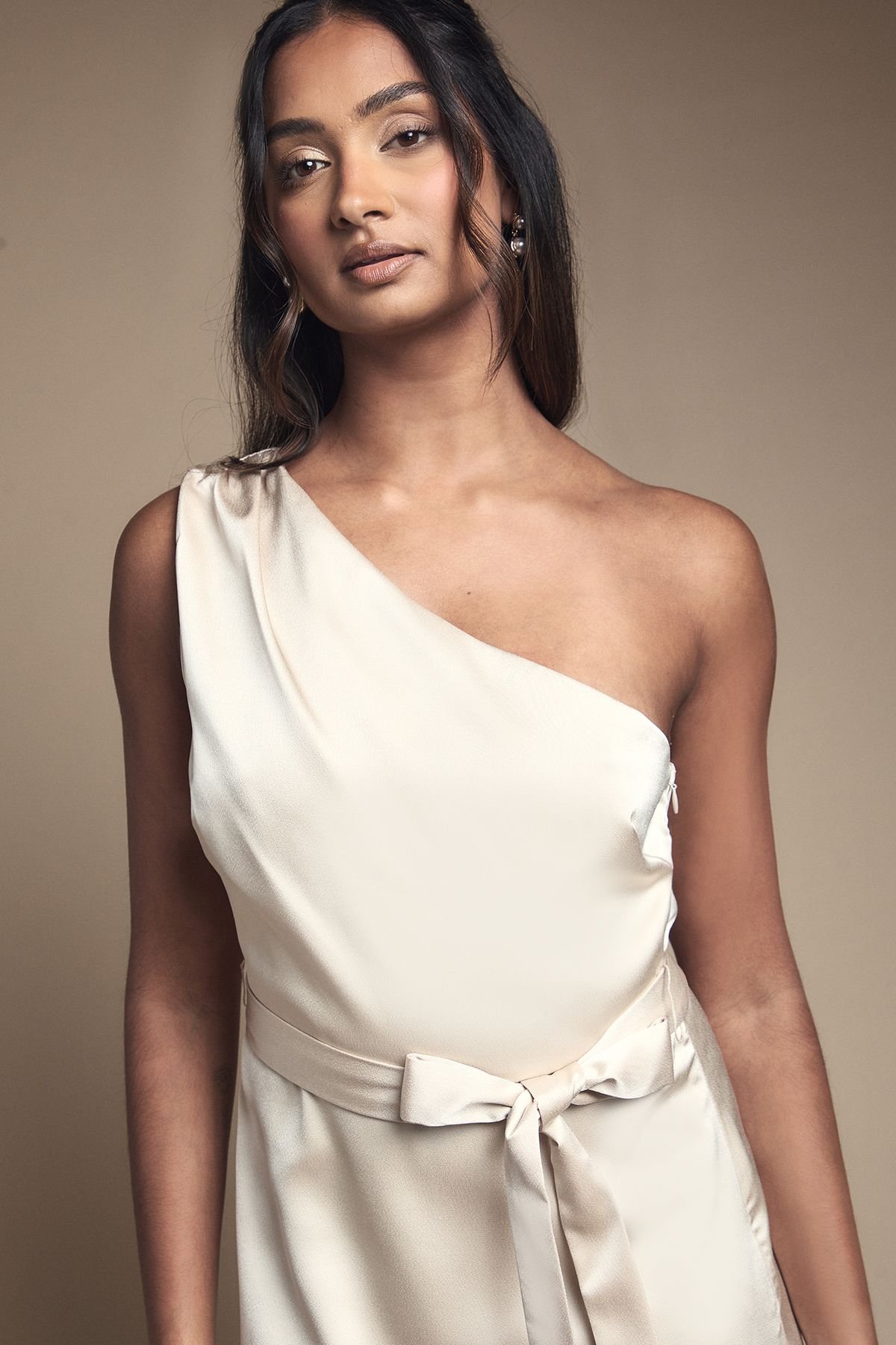 Oasis Oasis Women's One Shoulder Satin Maxi Bridesmaid Dress in Champagne - 4