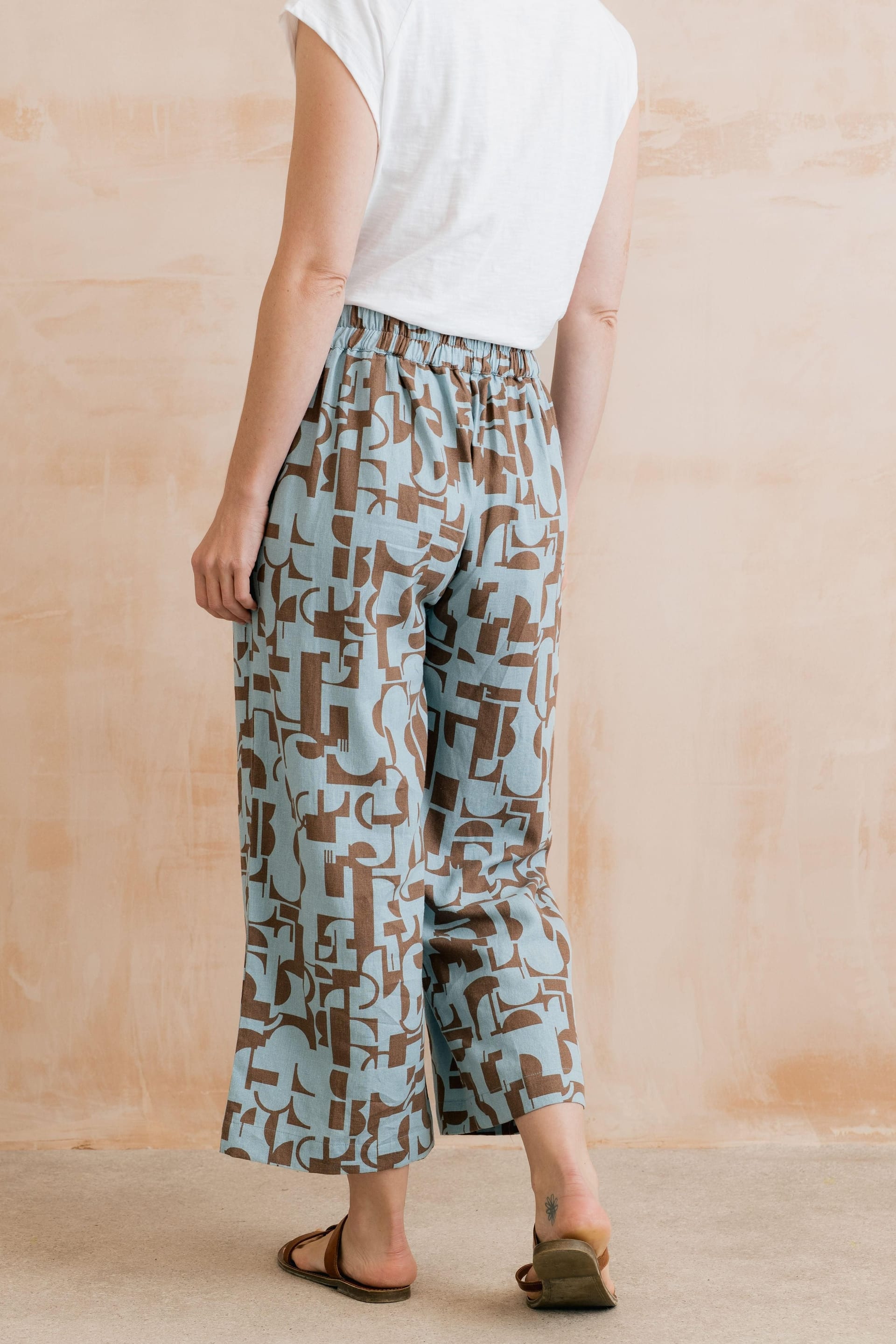 Lily & Me Lily & Me Women's Greta Print Cropped Trousers in Brown - 4