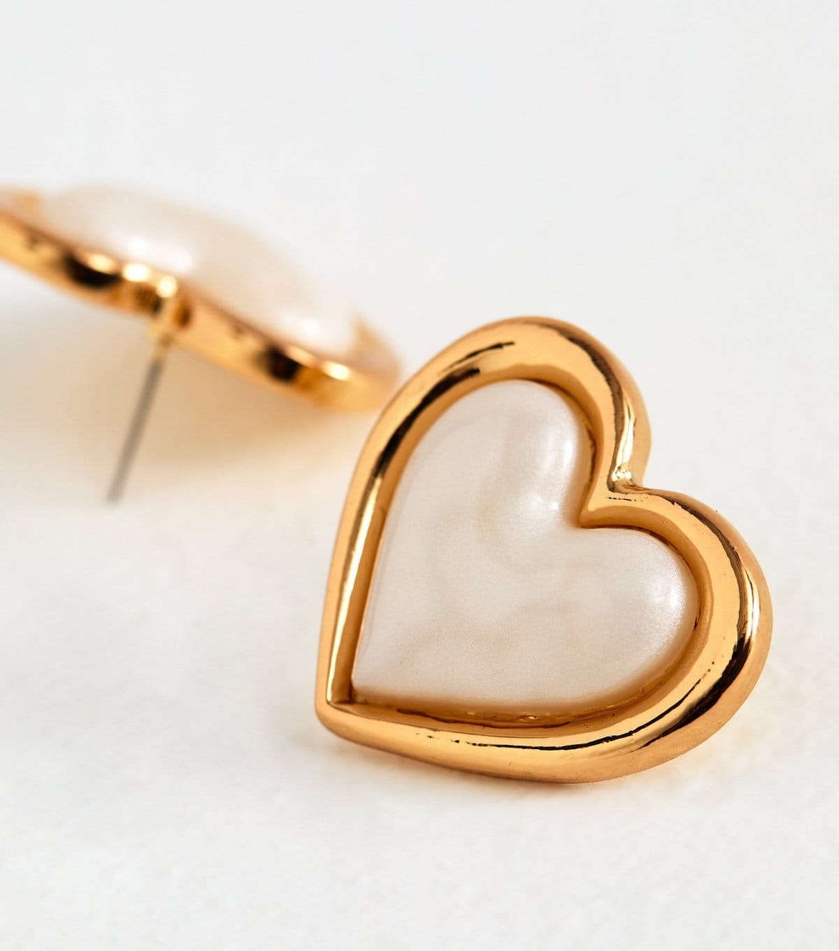 New Look Gold Tone Contrast Centre Puff Heart Shape Studs New Look - 4