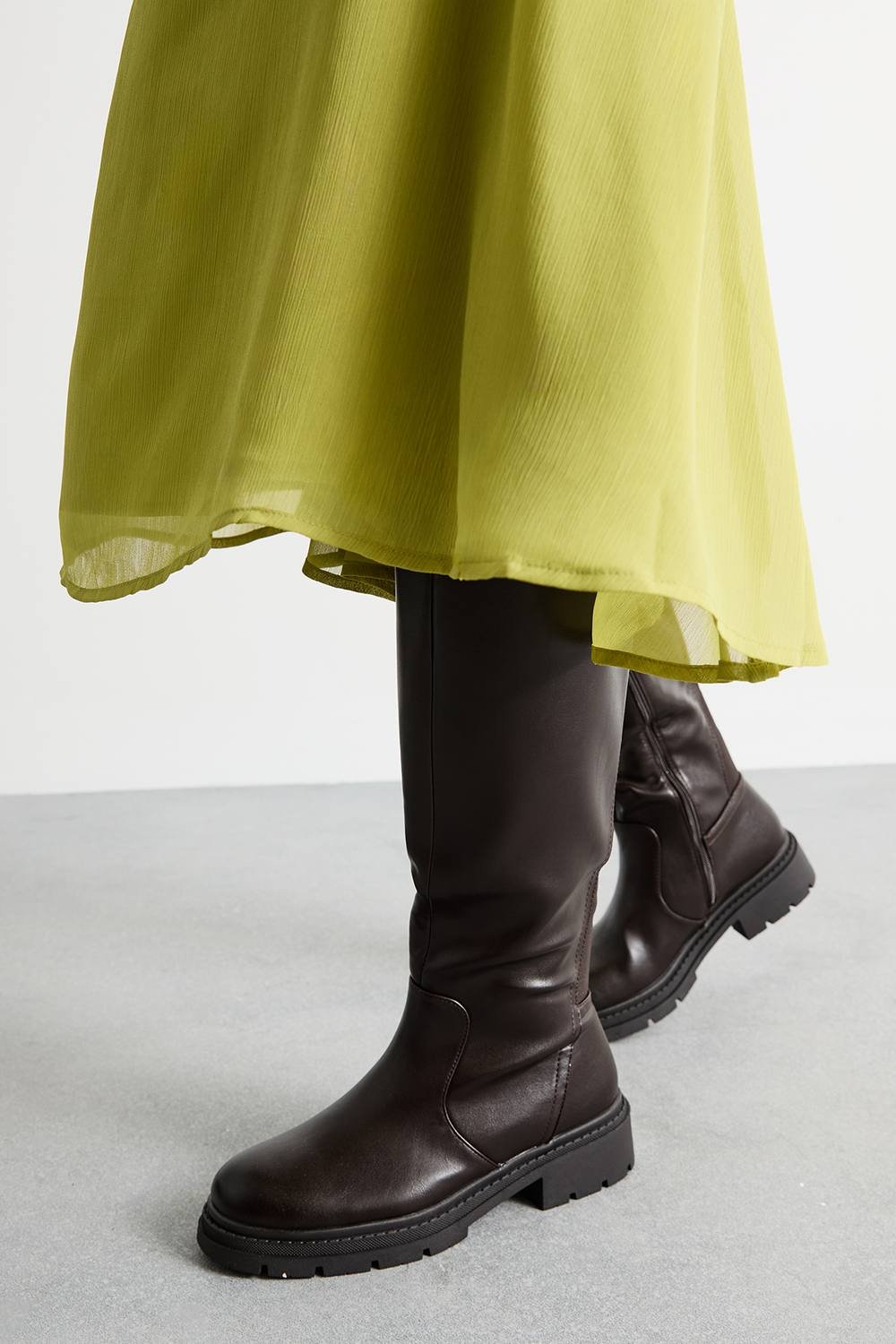 Faith Faith Women's : Daphne Faux Leather Back Elastic Chunky Knee Boots in Chocolate - 2