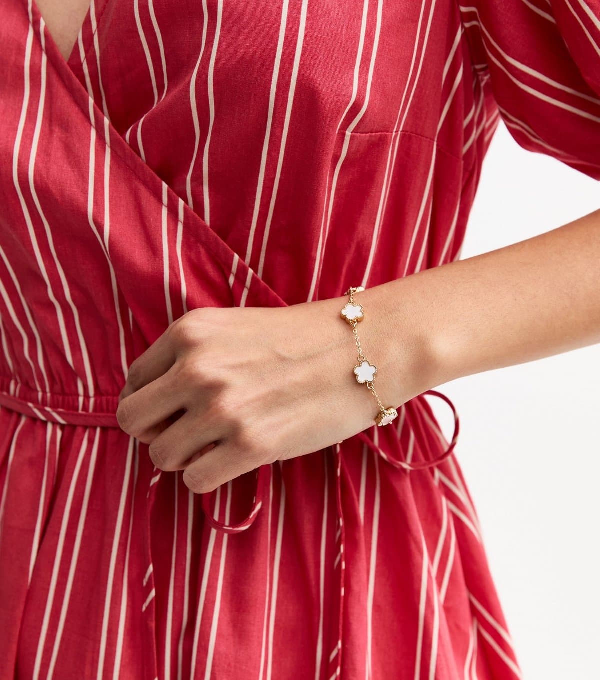 New Look Gold Tone Cream Flower Bracelet New Look