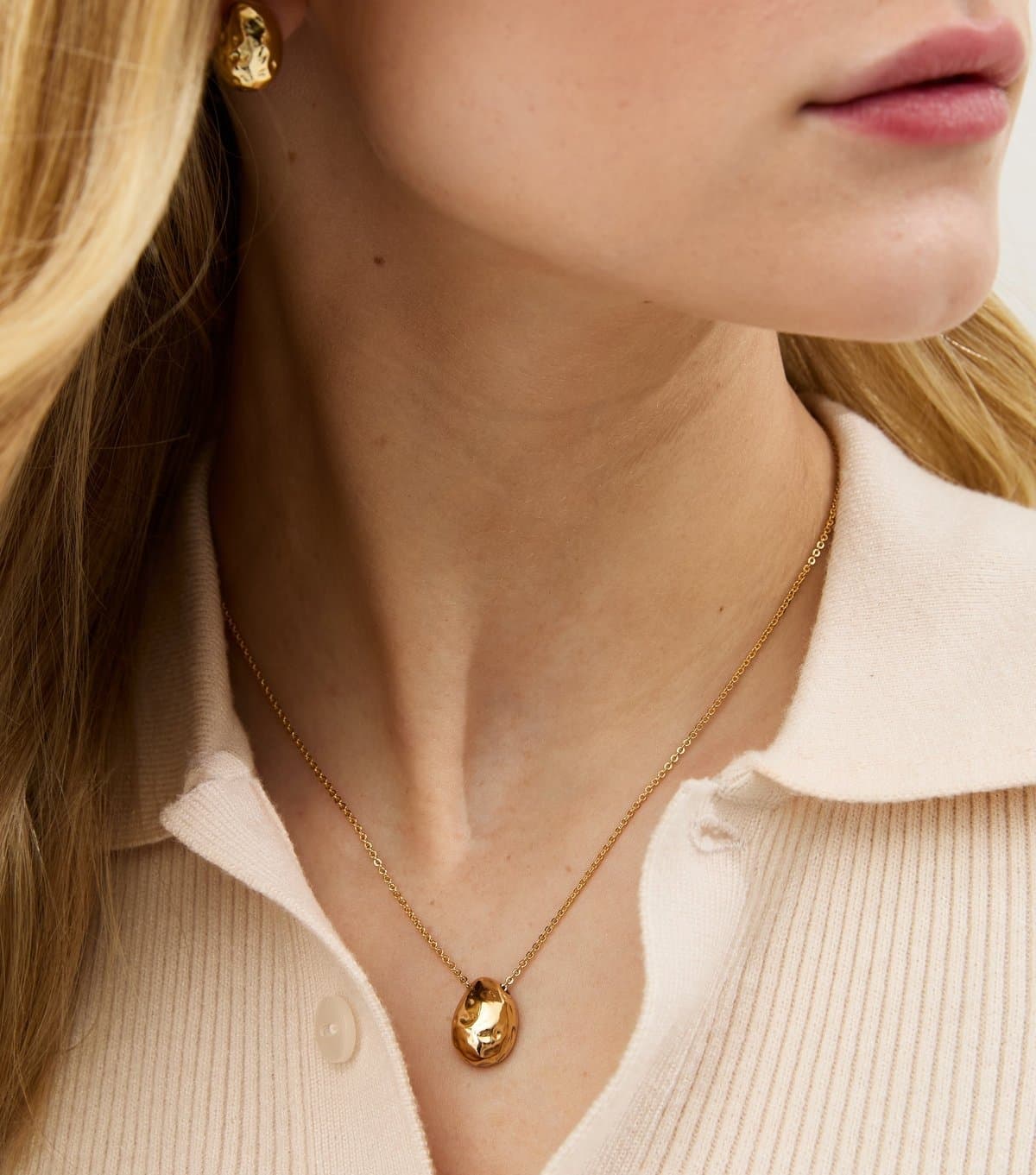 New Look 18ct Gold Plated Beaten Dome Pendant Necklace New Look