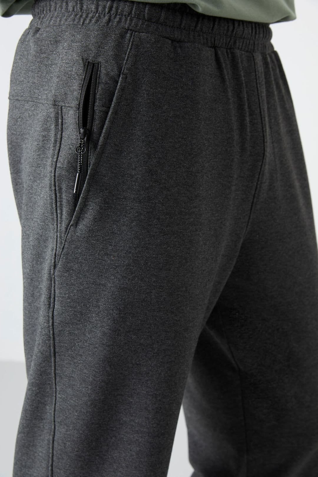 Tommy Life Tommy Life Men's Mid-Waist Capri Shorts in Charcoal - 4