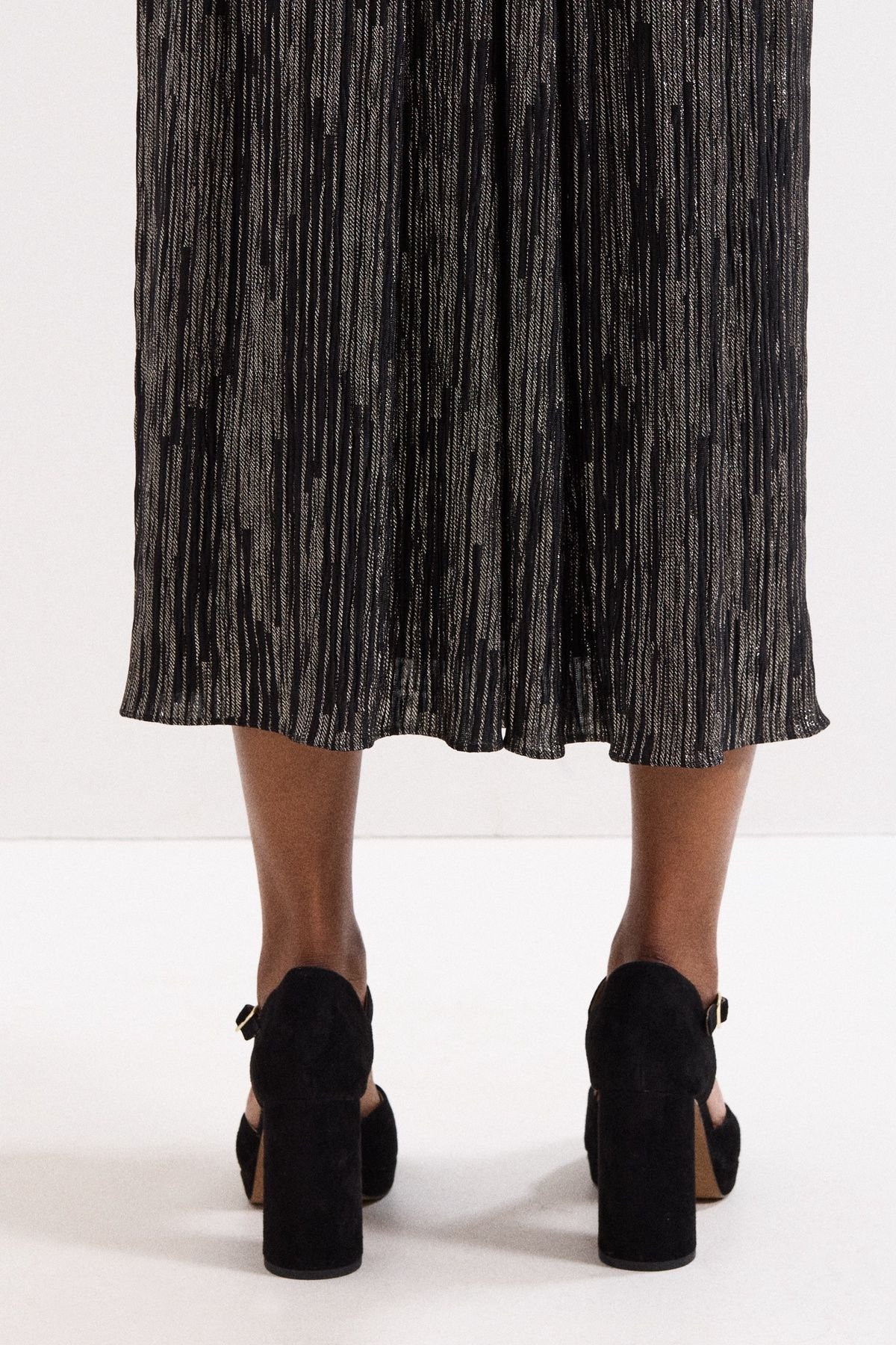 Phase Eight Phase Eight Women's Suede Closed Toe Platform in Black - 4