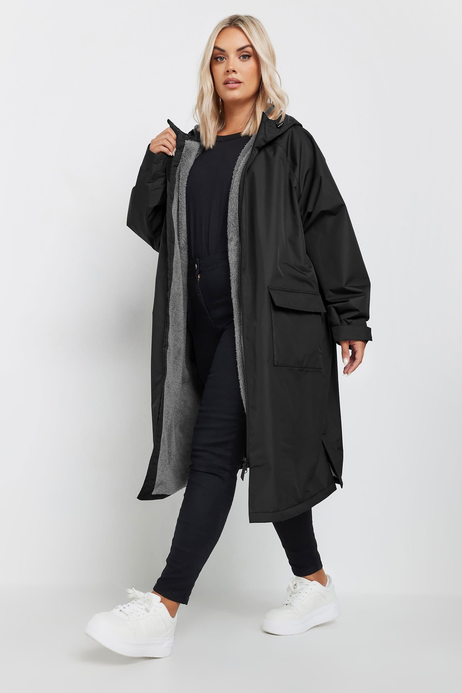 Yours Yours Women's Waterproof Fleece Lined Robe in Black