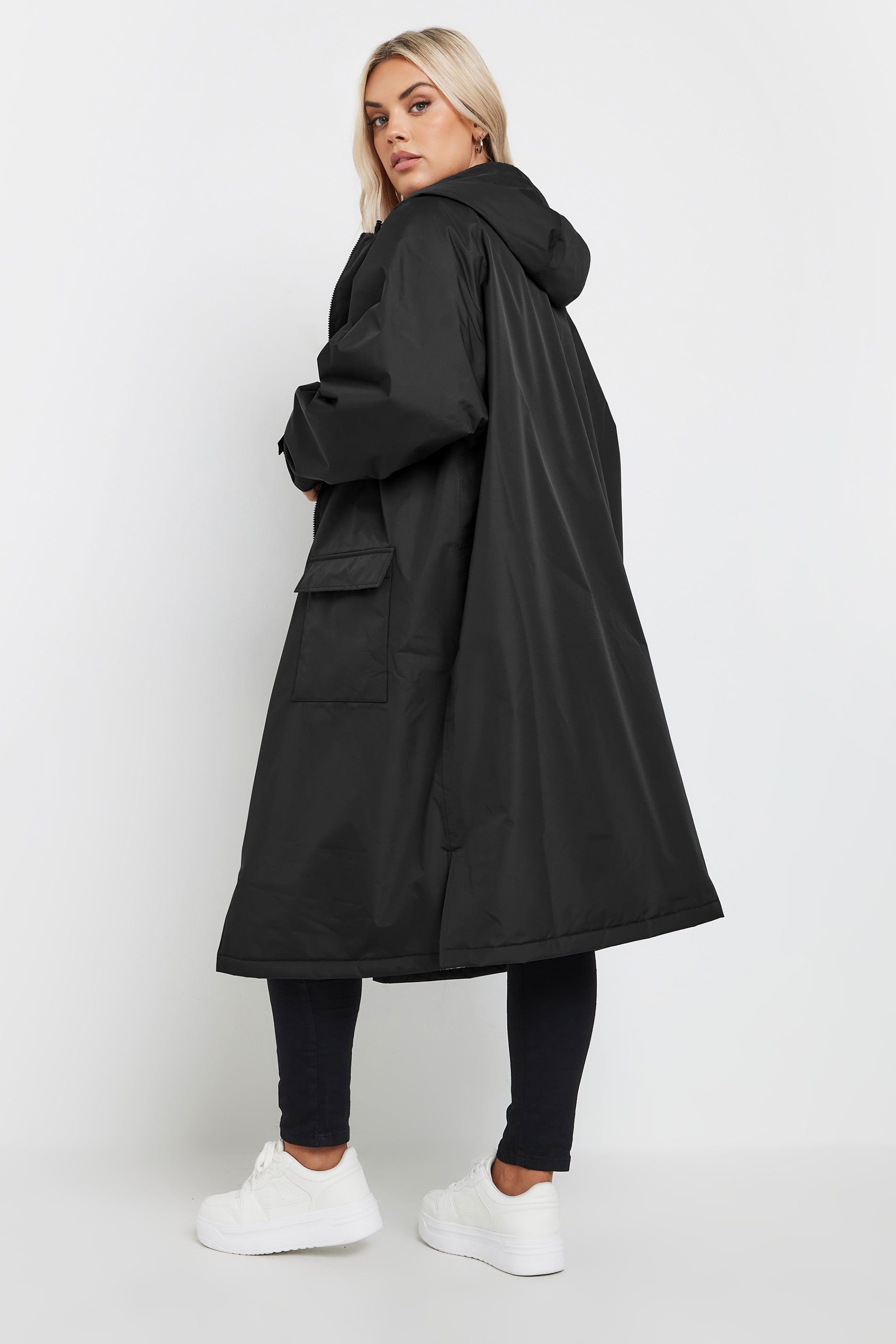 Yours Yours Women's Waterproof Fleece Lined Robe in Black - 3