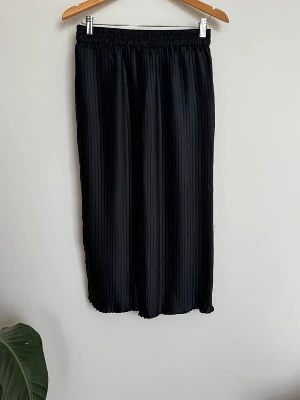 Vero Moda Vero Moda pleated satin midi skirt XS
