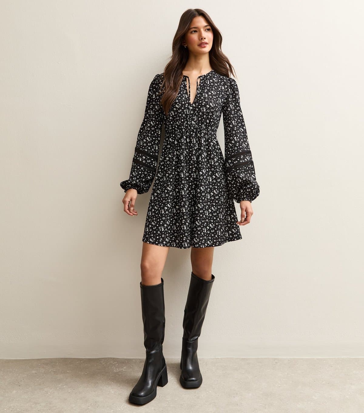 New Look Women's Black Floral Crinkle Lace Mini Dress New Look