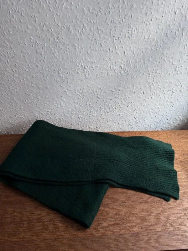 Jigsaw Jigsaw Mackie  'made in scotland' Dark Green Wool Scarf (RRP£110)