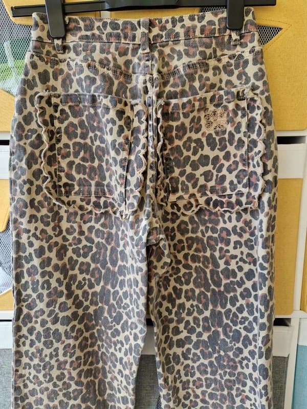Never Fully Dressed Never fully dressed women's Lucia Leopard Scallop Straight Leg Jeans size 8