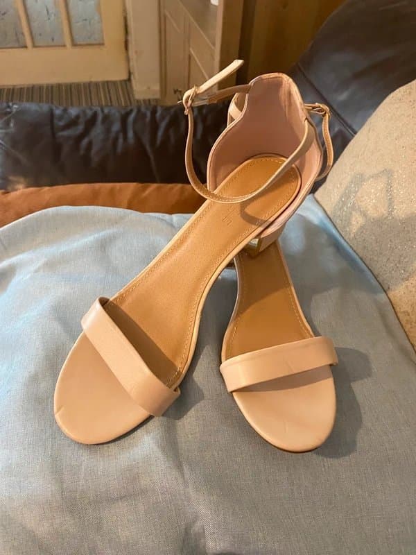 Truffle Collection Truffle Collection Nude Beige Block Heel Sandals Size 7 Gold Plate Brand New 👡