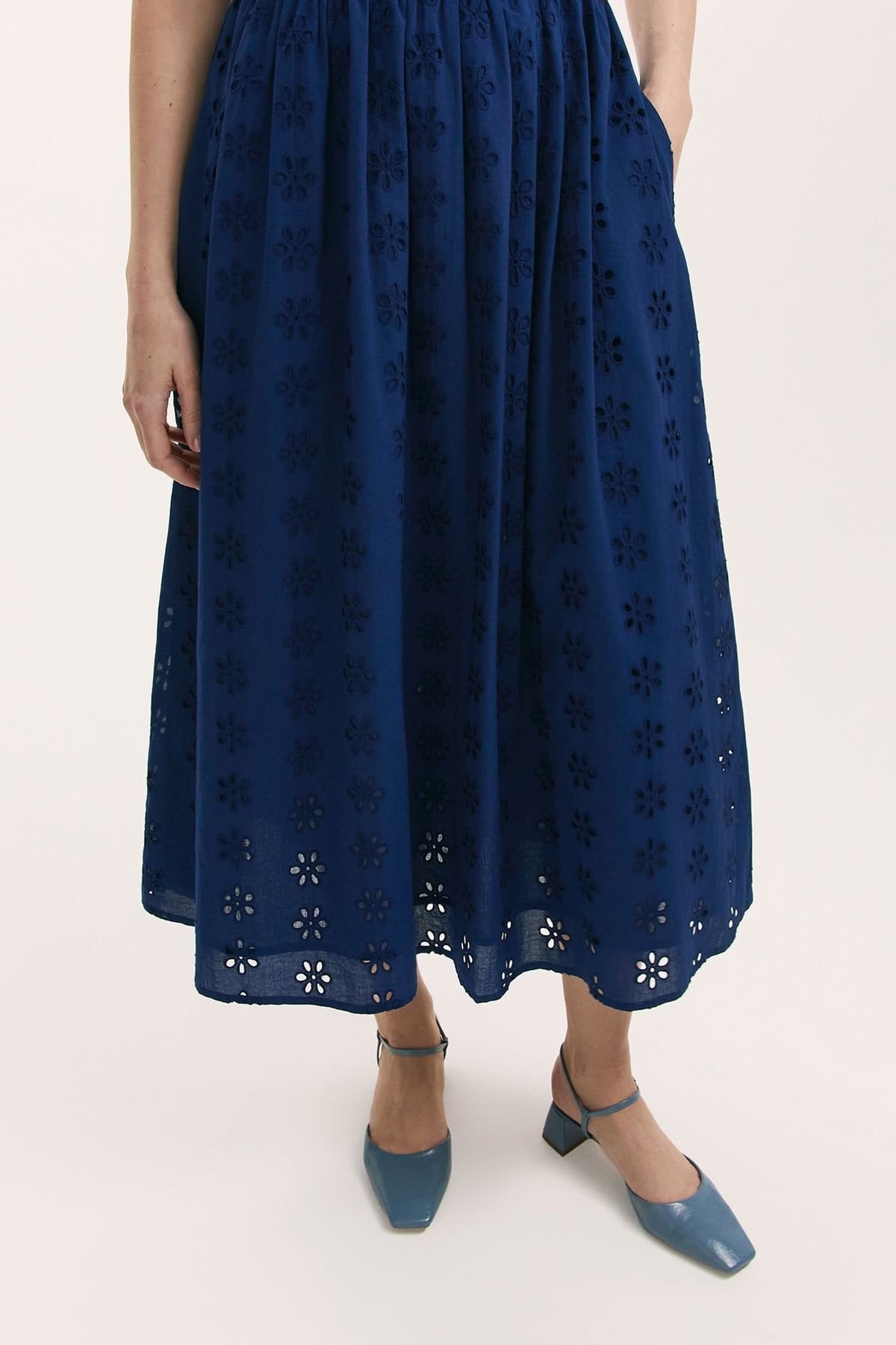 Finery London Finery London Women's Brea Embroidered Cotton Rich Midi Dress in Royal - 4