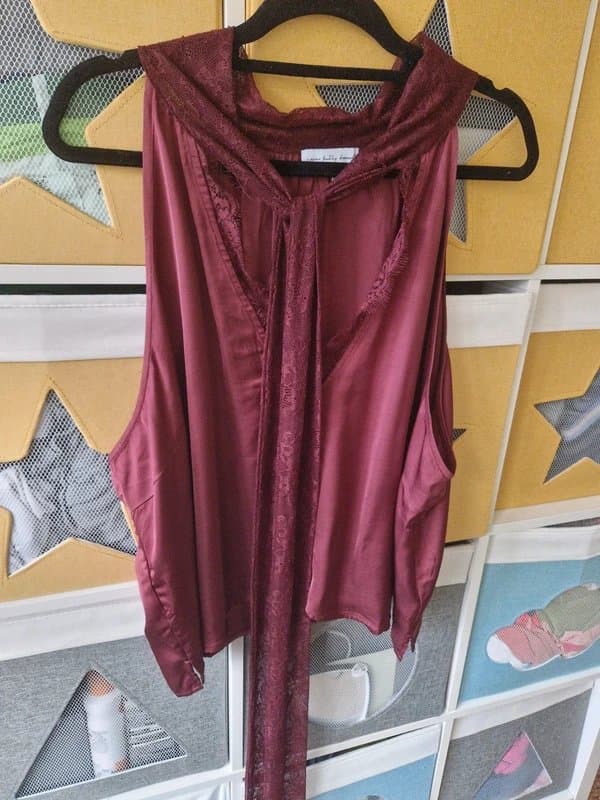 Never Fully Dressed Never fully dressed women's Burgundy Lace Top size 22