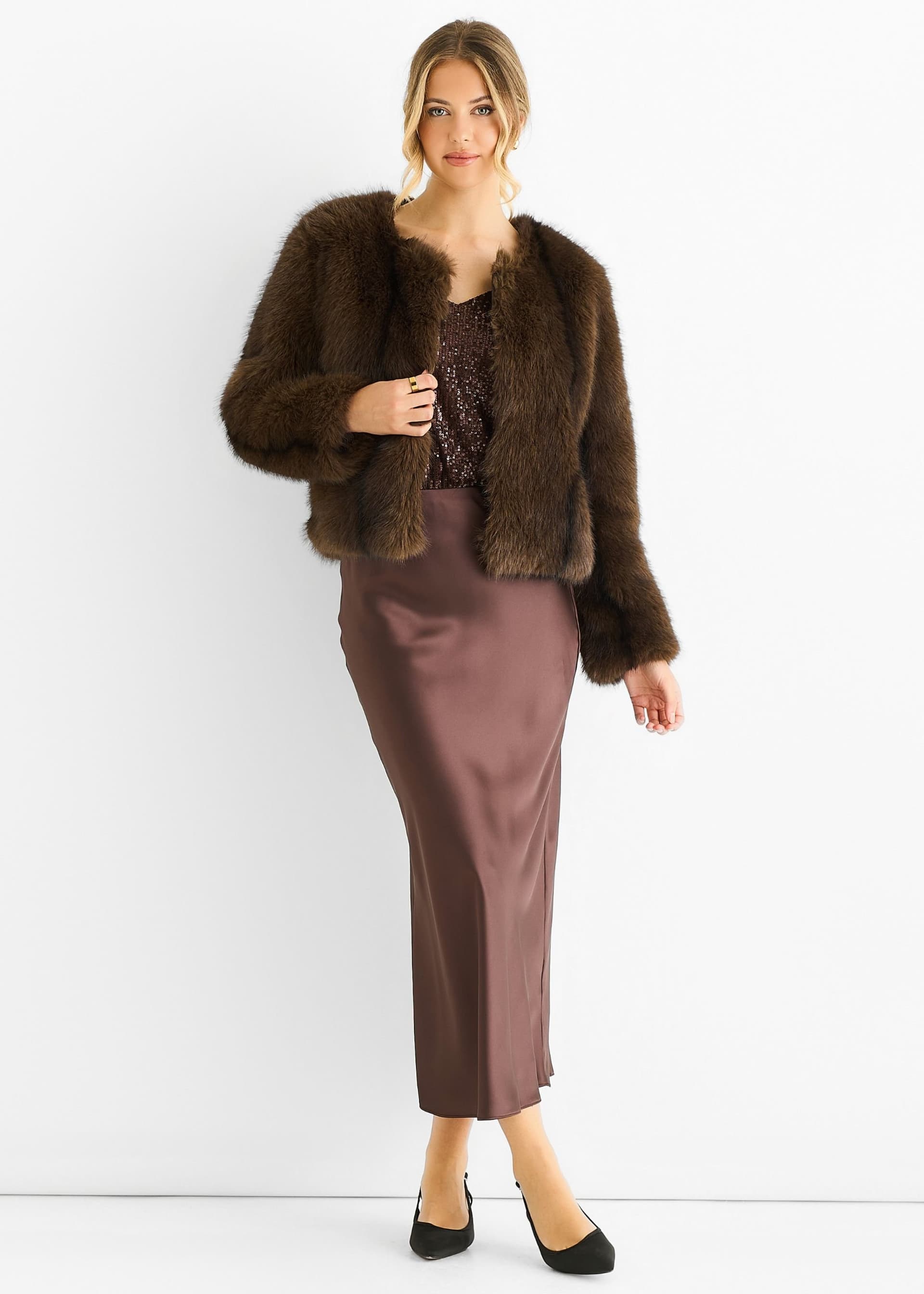 Gini London Gini London Women's Coffee Round Neck Faux Fur Cropped Jacket in Brown