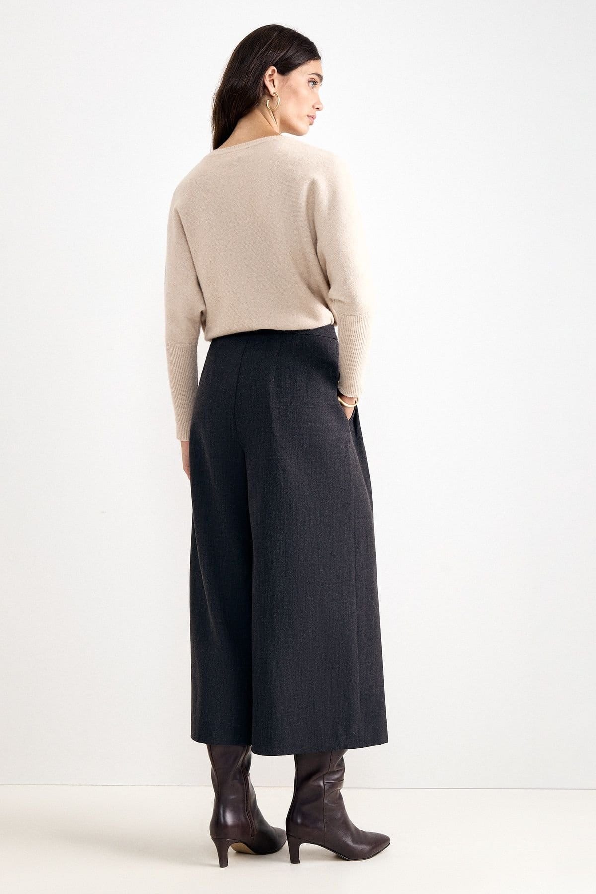 Phase Eight Phase Eight Women's Belle Crop Trouser in Dark Grey - 4