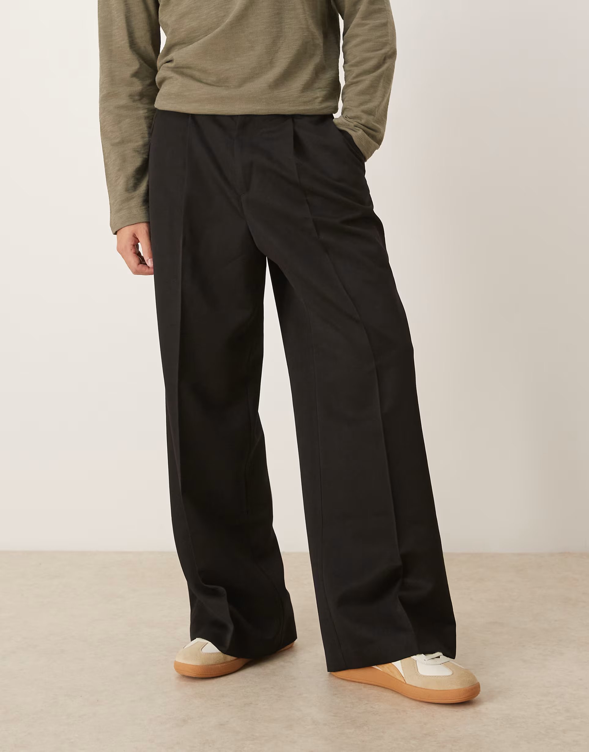 ASOS ASOS DESIGN smart loose leg pleated trousers with exposed button in black - 1