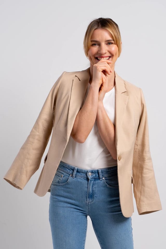 Kettlewell Kettlewell Women's Iona Linen Blazer in Cream - 3