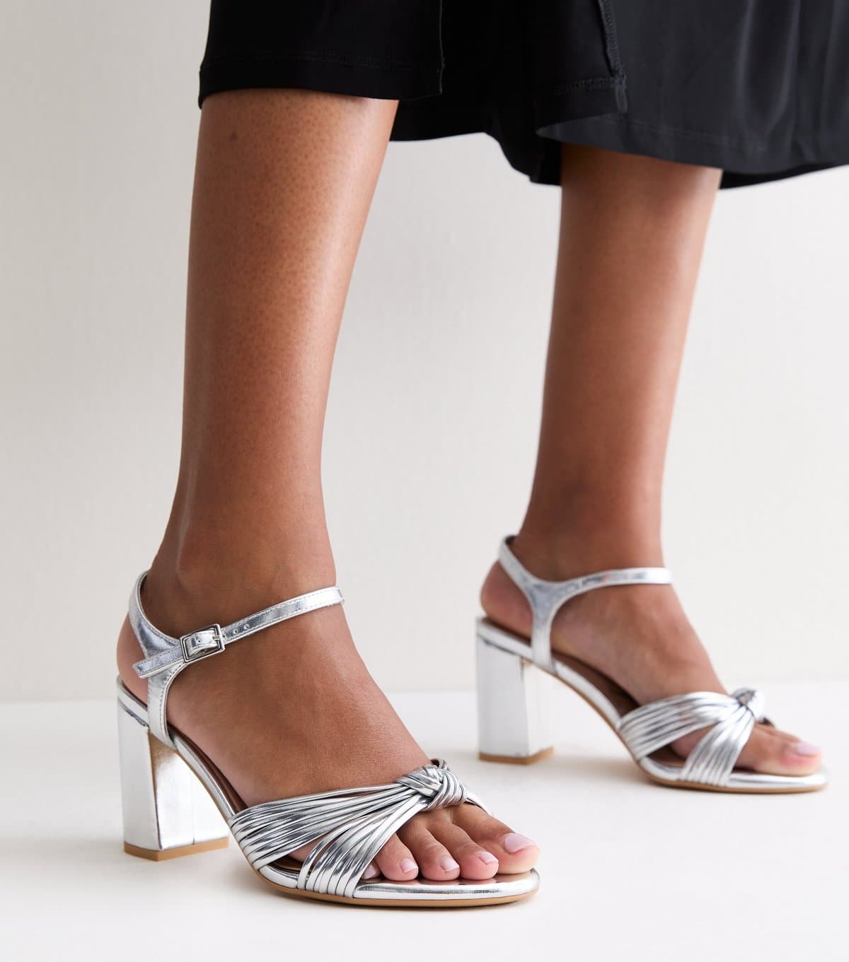 New Look Women's Silver Wide Fit Faux Leather Knot Block Heel Sandals Vegan New Look