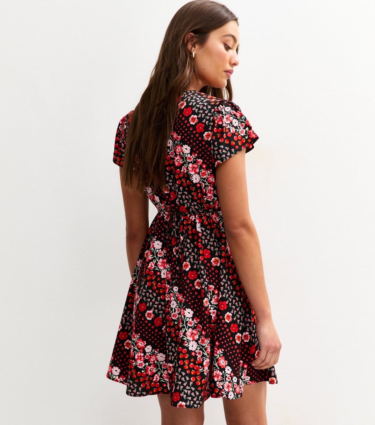 New Look Women's Black Floral and Tomato Print Crepe Mini Dress New Look - 4