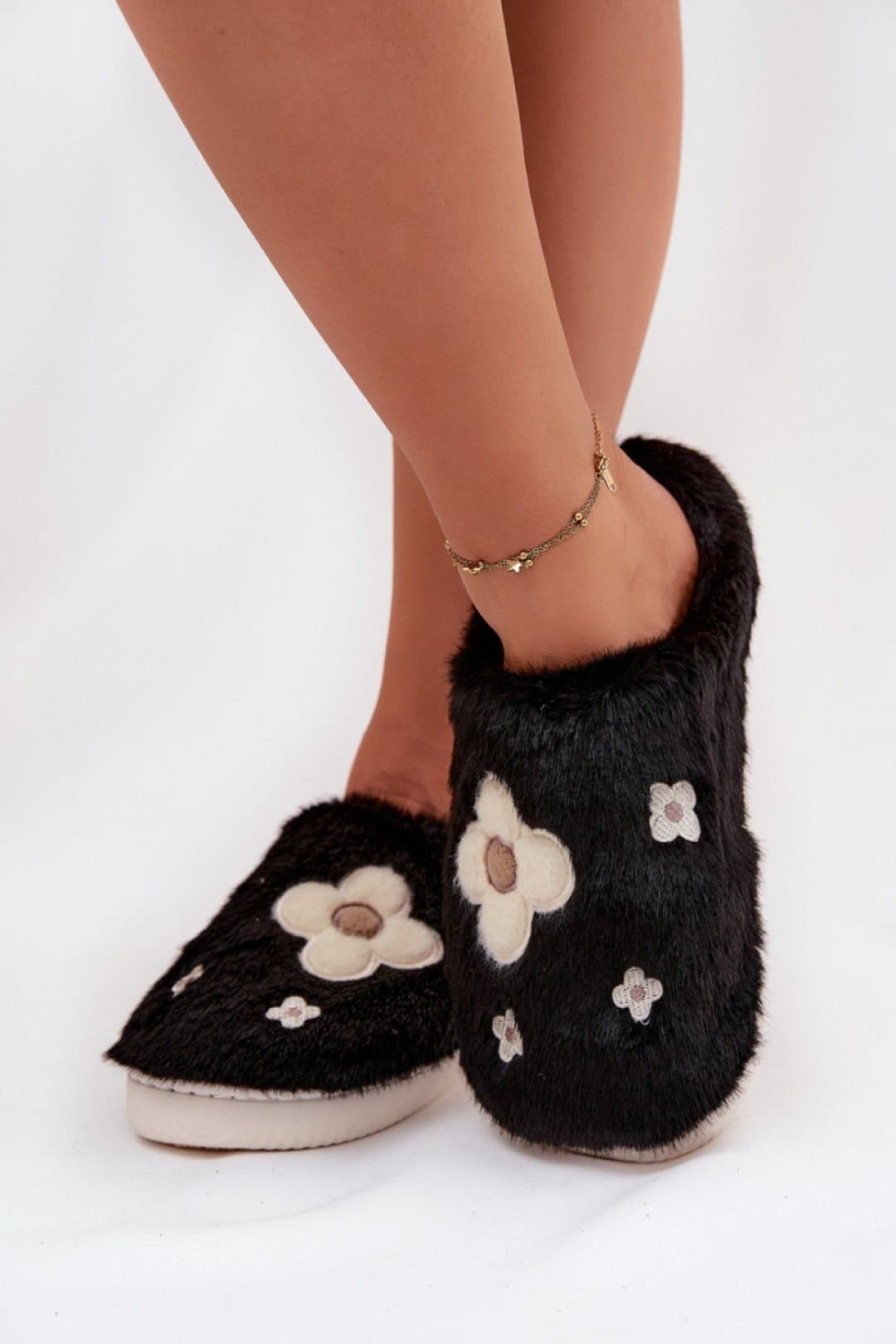 Love Lace Love Lace Women's Fur Floral Step Slippers Warm Cozy Soft Indoor Footwear in Black