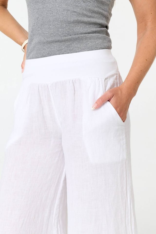 Izabel London Izabel London Women's High Waist Relaxed Flared Trousers in White - 2